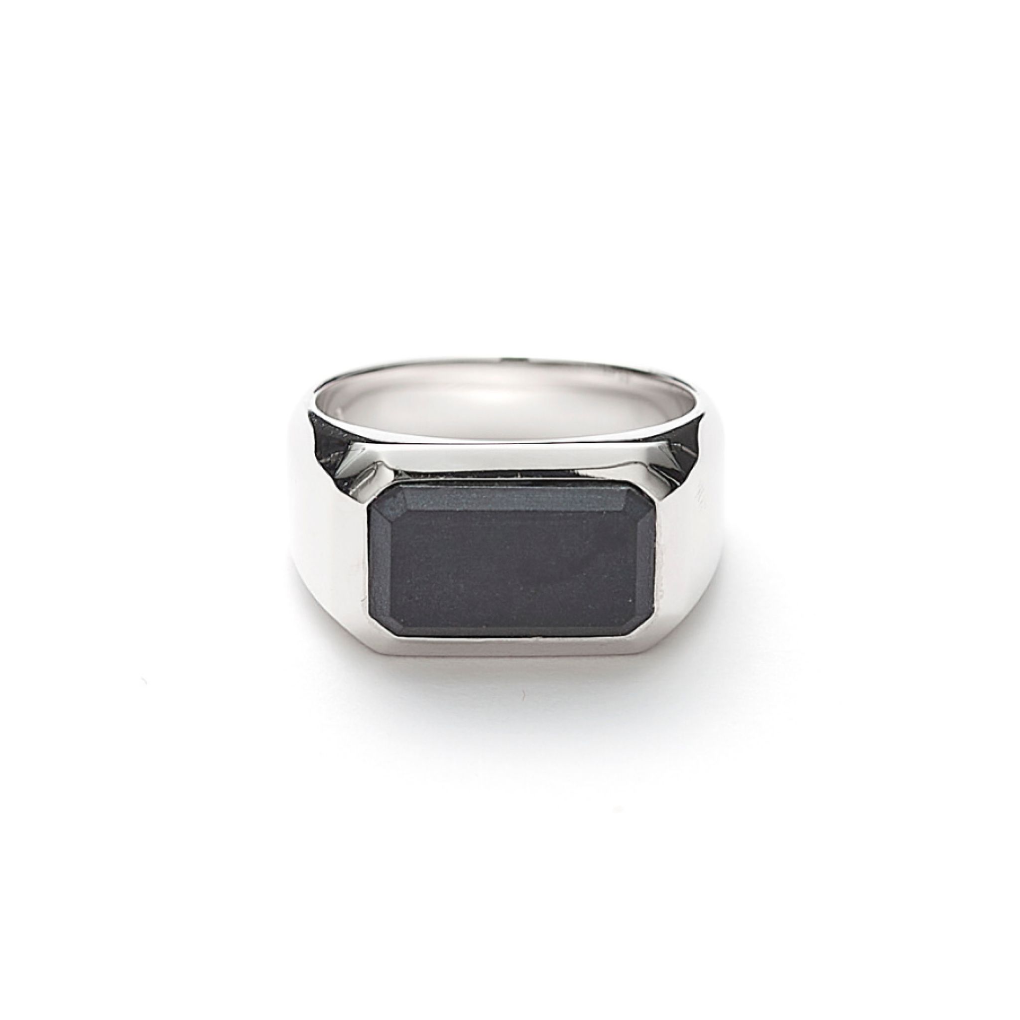Ring i äkta silver med matt onyx från Hallbergs Guld