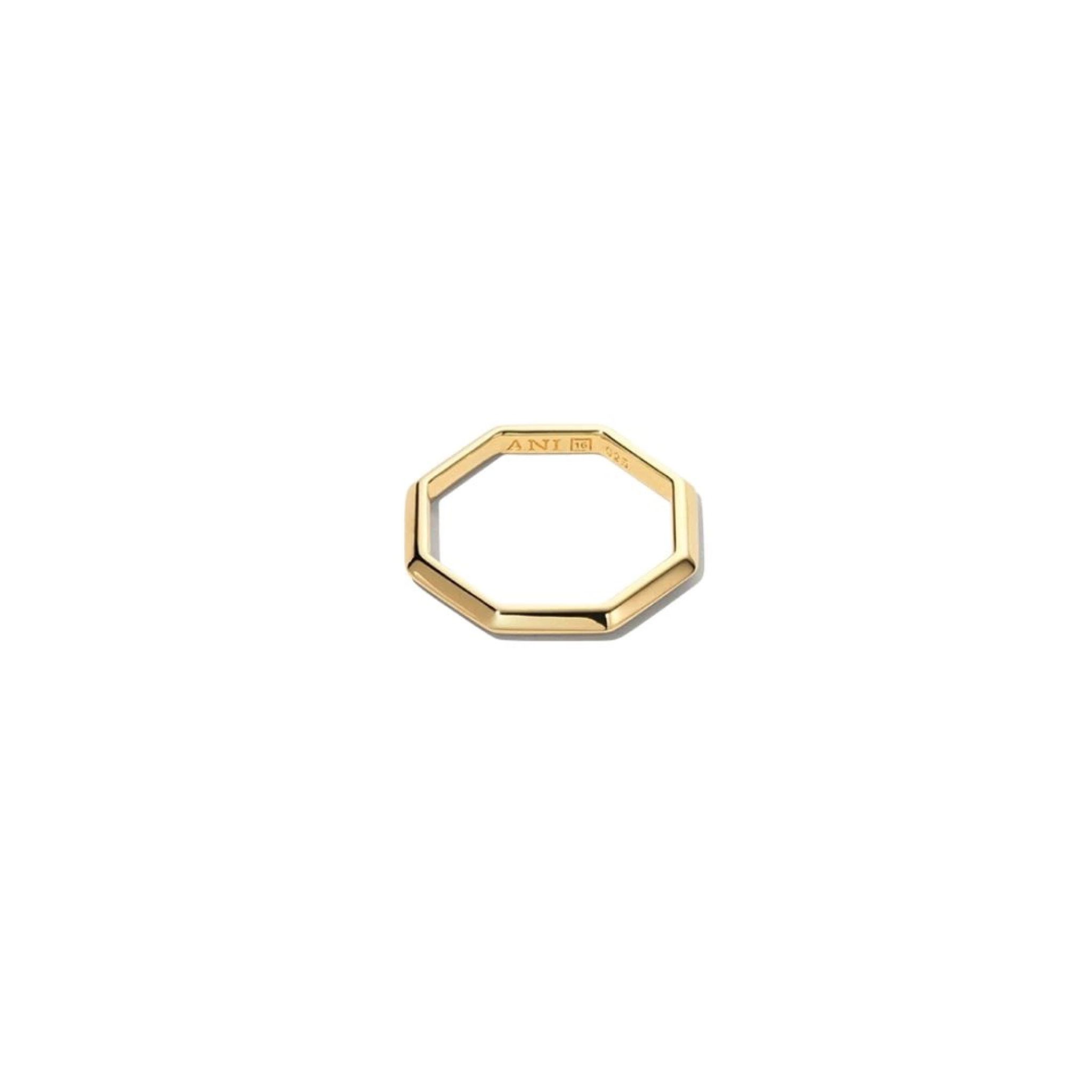 Förgylld ring i äkta silver med kantig form från Hallbergs Guld