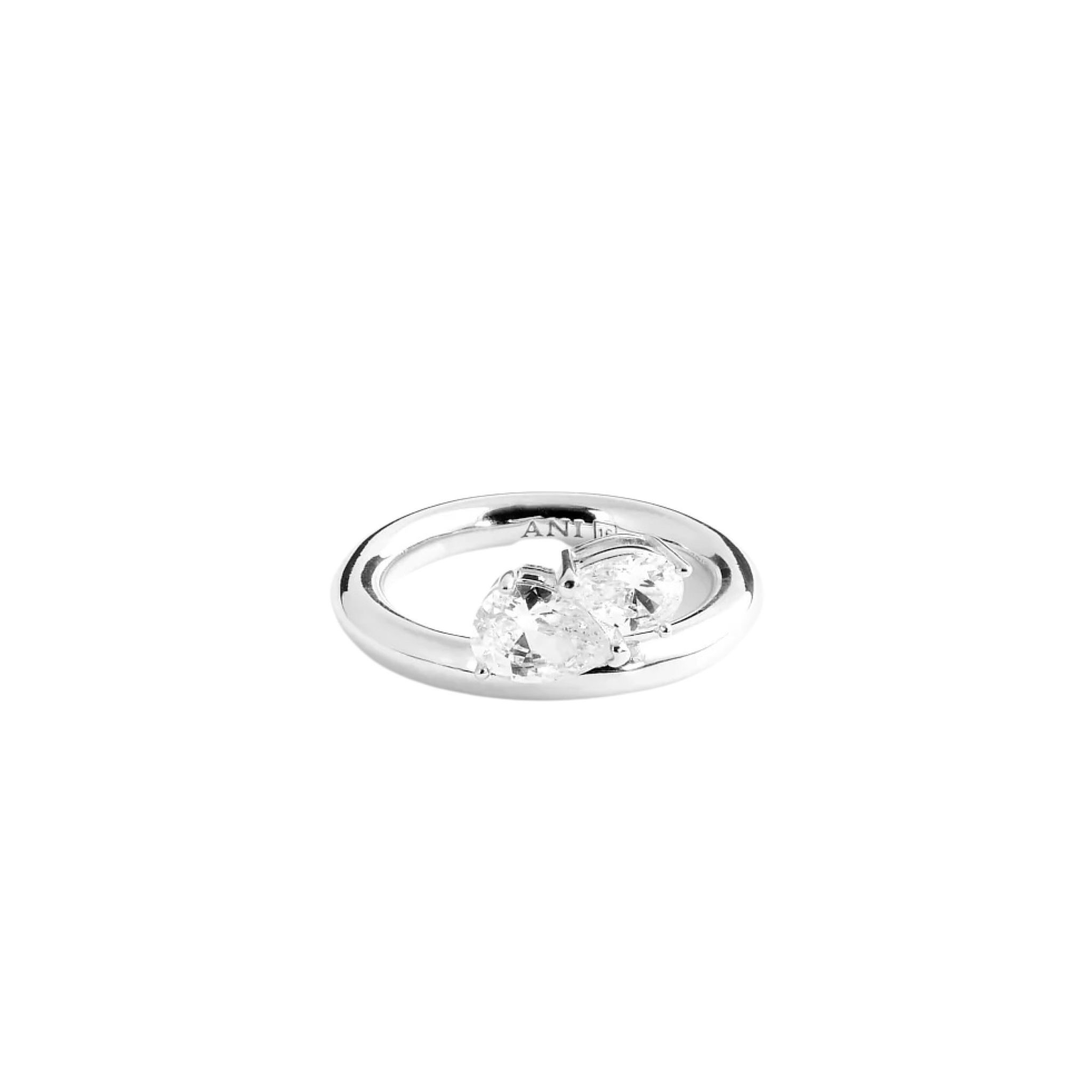 Ring i äkta silver med päronformade stenar från Hallbergs Guld