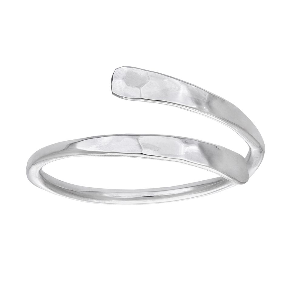 Ring i äkta silver med hamrad yta från Guldfynd