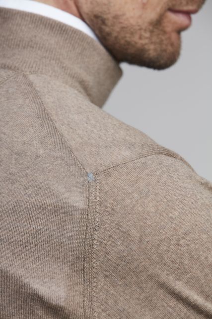 MERINO TURTLE NECK KNIT