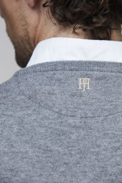 GEELONG V-NECK SWEATER