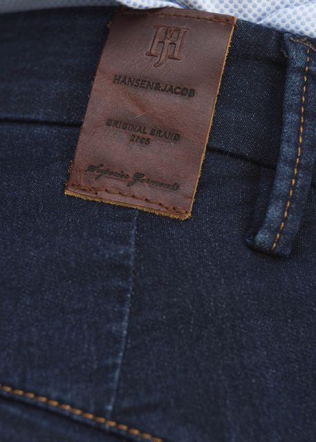 SLIM CHIN SUPER STRETCH DENIM