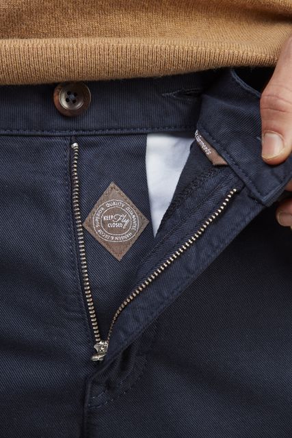 CLASSIC CHINO UNIVERSAL TWILL
