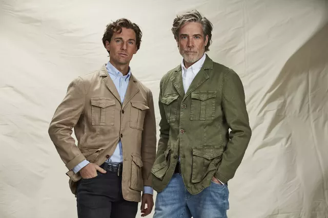 Fashionable ensemble 