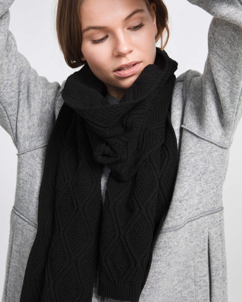 Aspö Scarf Black