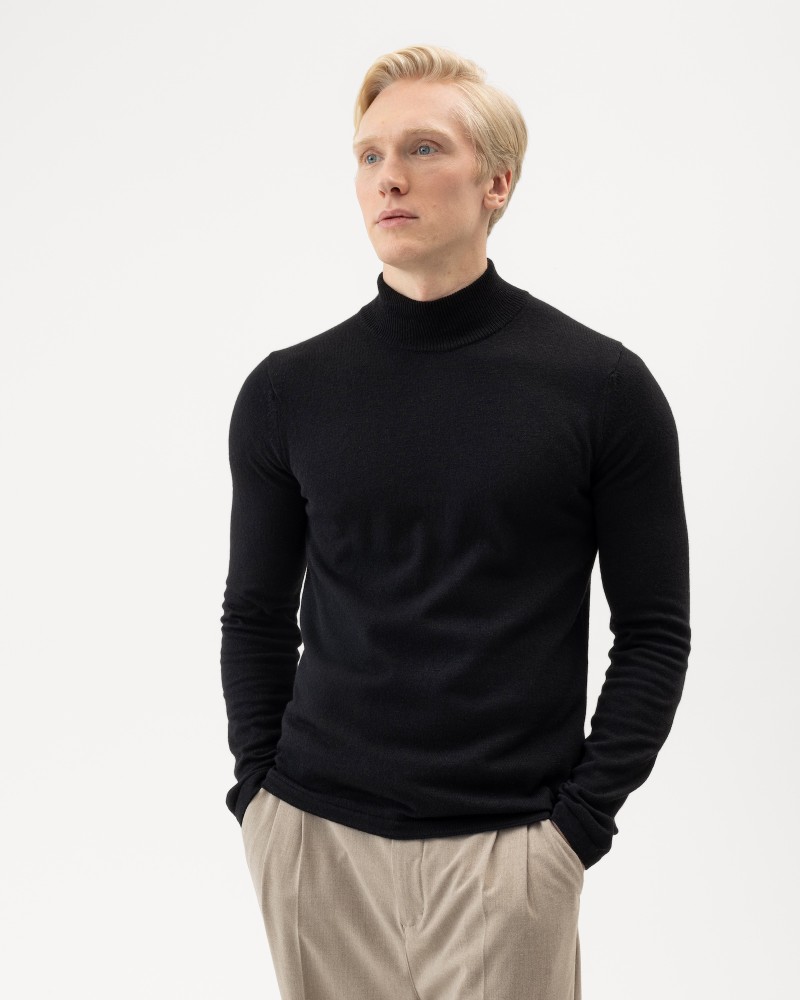 Chris Rollneck Black