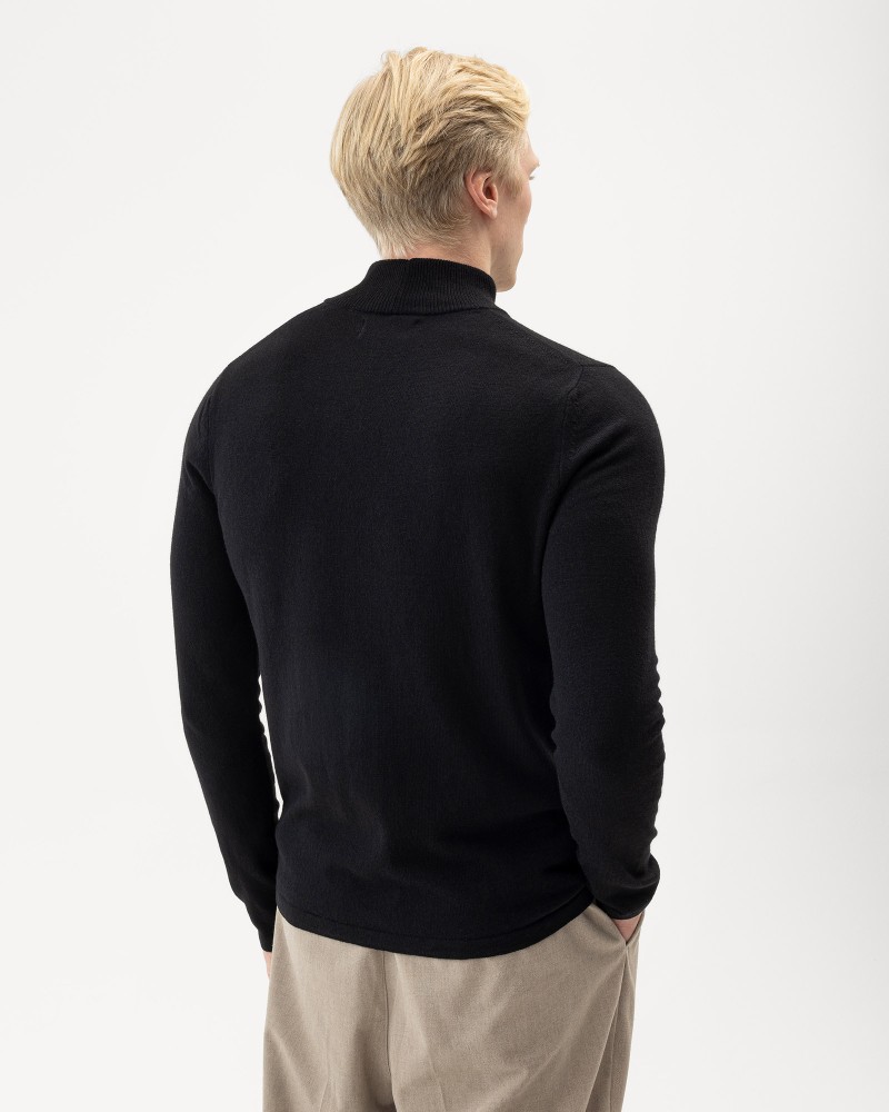 Chris Rollneck Black