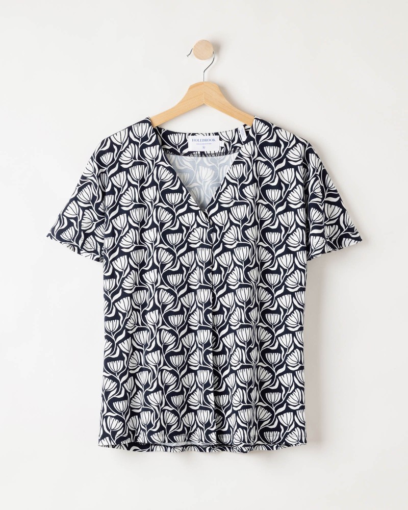 Ellen V-neck Top Navy (pattern)