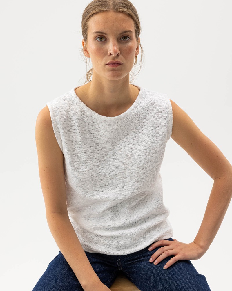 Juni Vest White