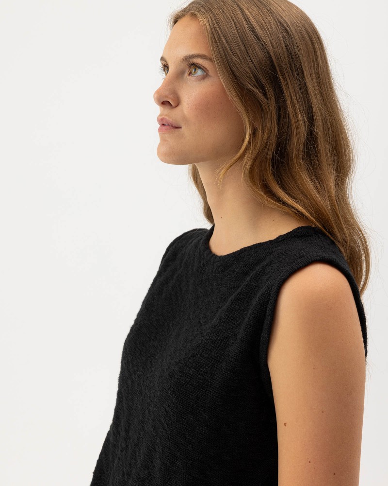 Juni Vest Black