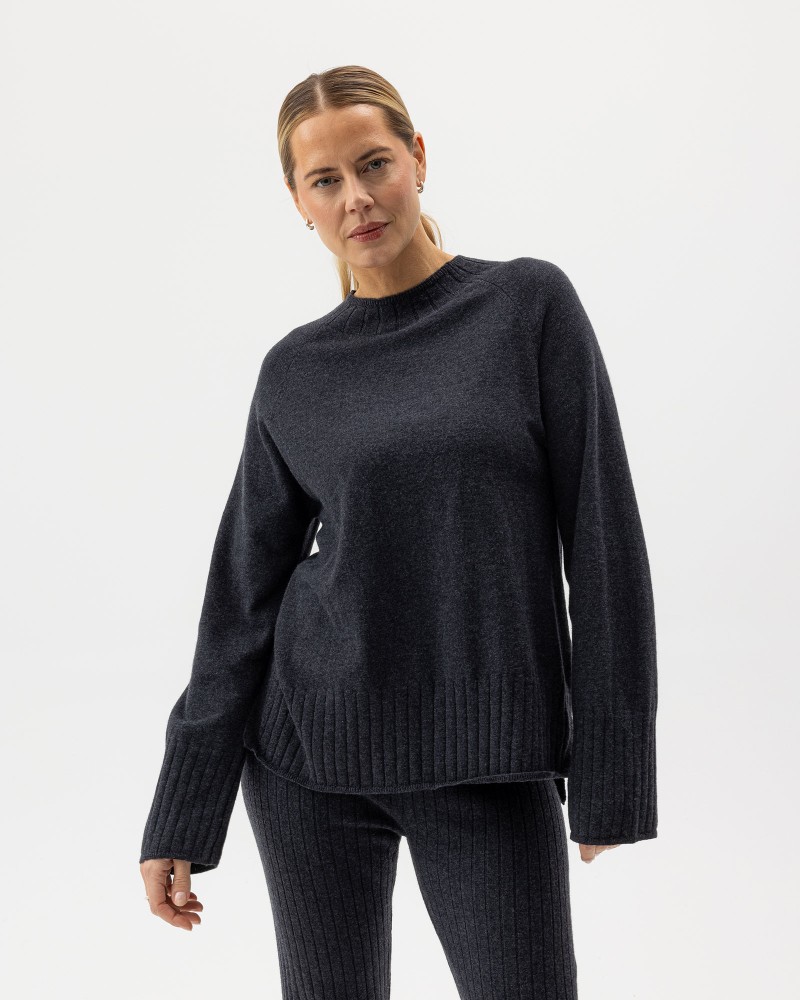 Kristina Raglan Black Mel.