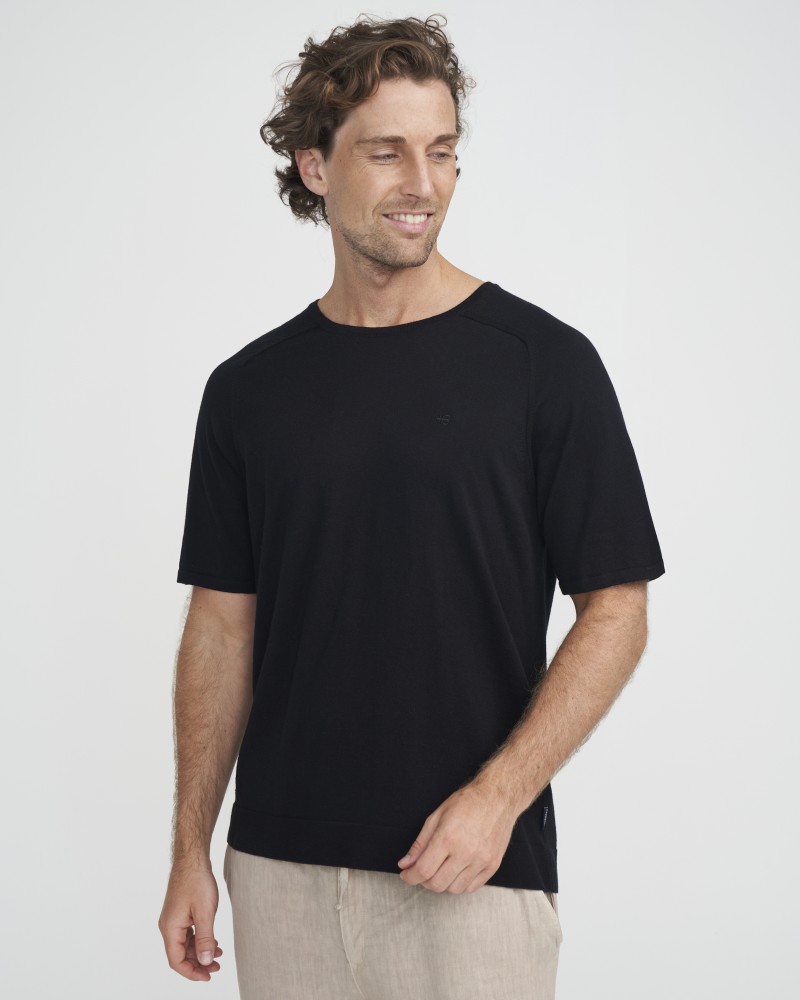 Lars Tee Black