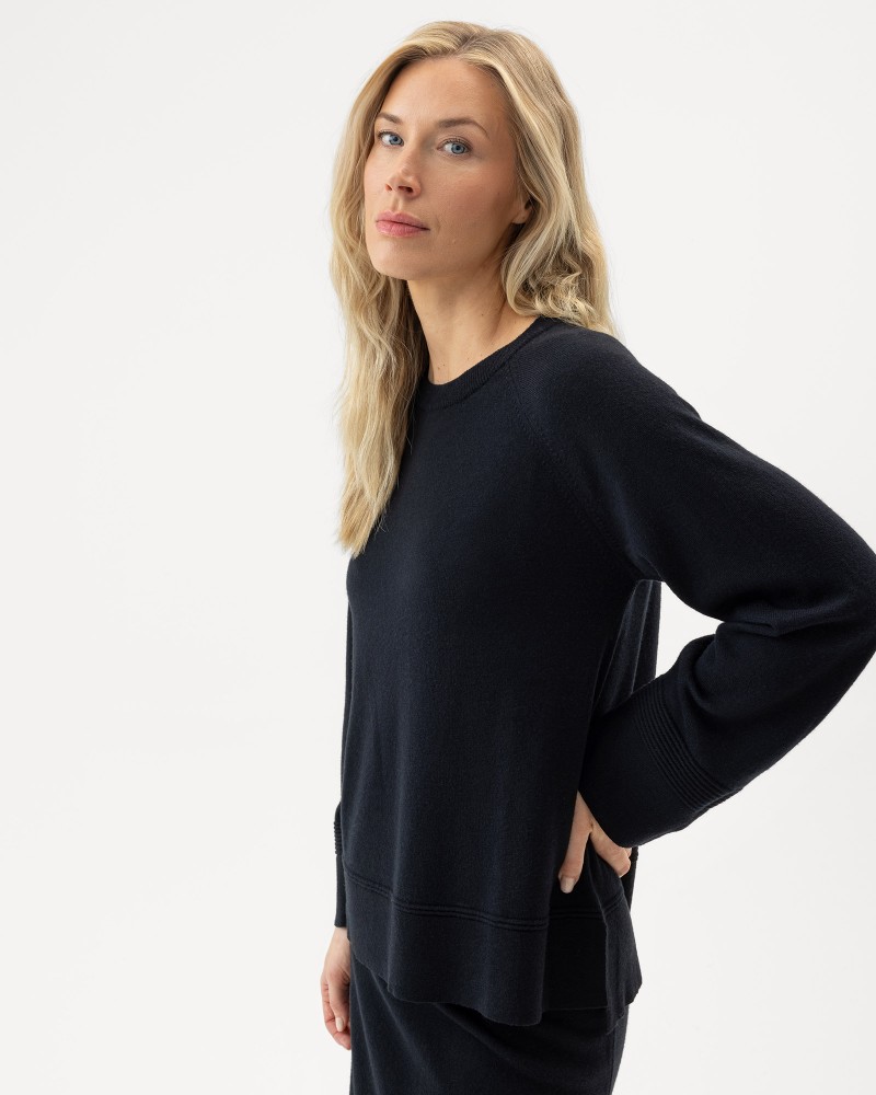 Renata Raglan Renata Raglan Black