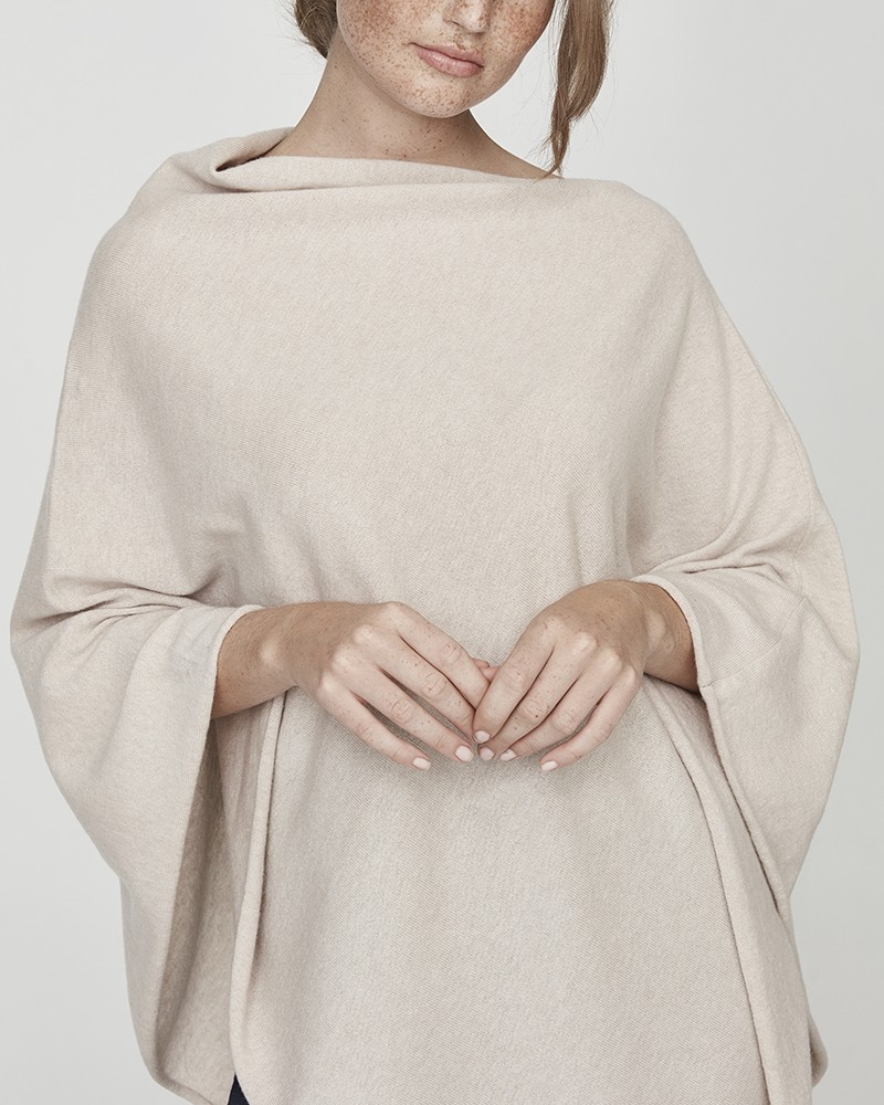Sofie Poncho Sand