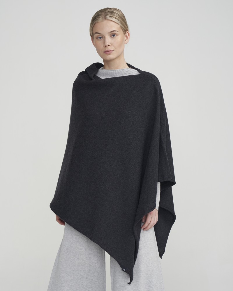 Sofie Poncho Black Mel.