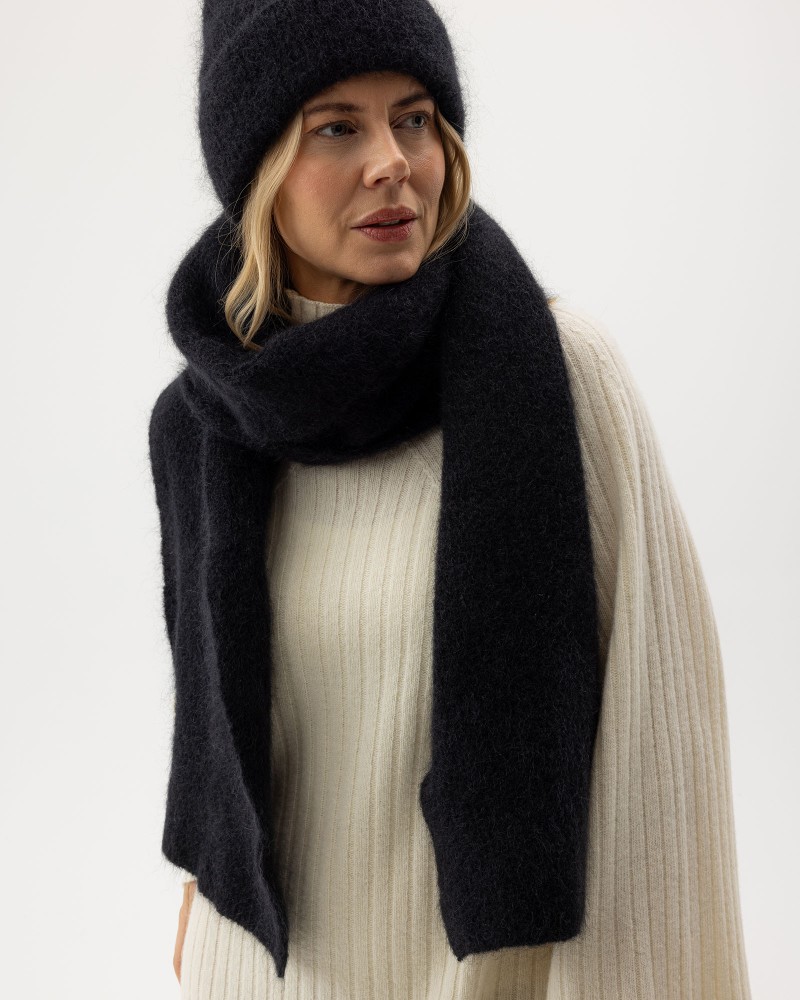 Sturkö Scarf Black