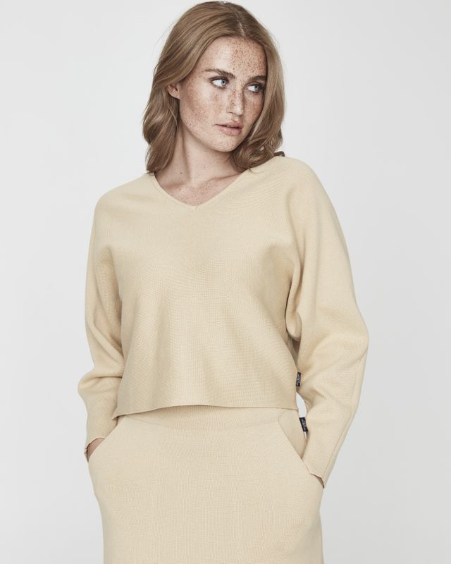 Barbro V-neck