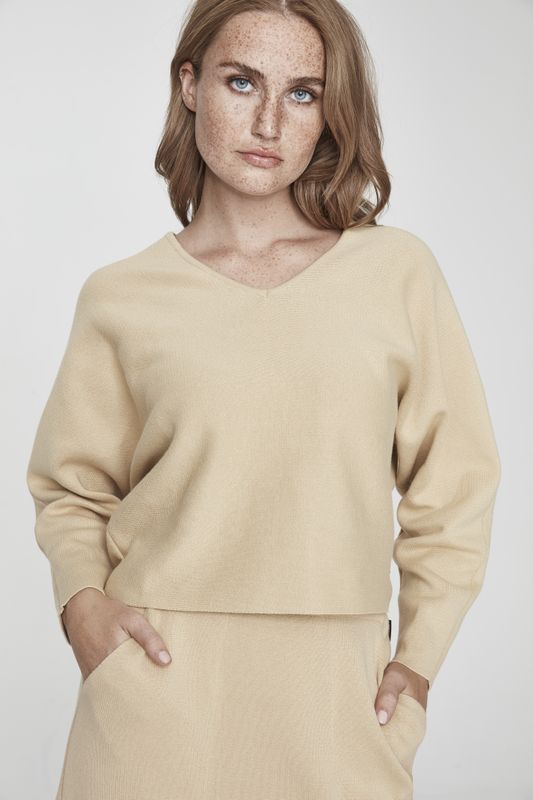 Barbro V-neck