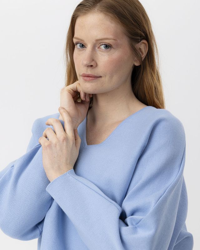 Barbro V-neck