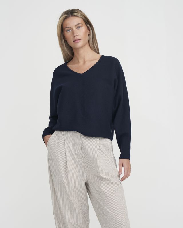 Barbro V-neck