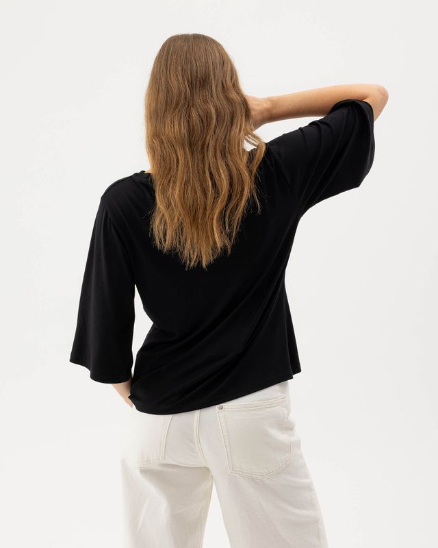Ellen Tee