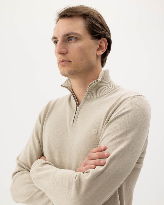 Holger T-neck