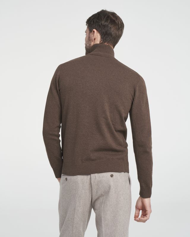 Holger T-neck