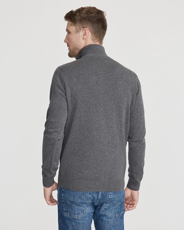 Holger T-neck