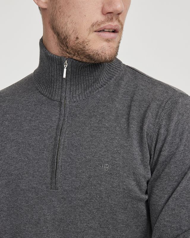 Holger T-neck