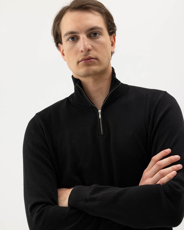 Holger T-neck