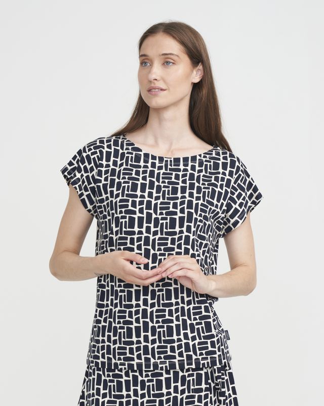 Jennie Capsleeve