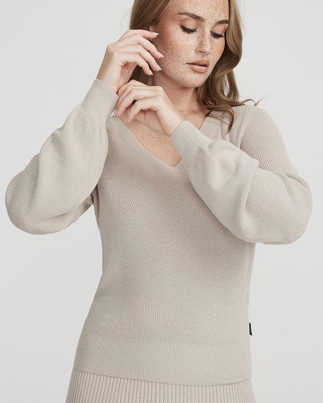Simone V-neck