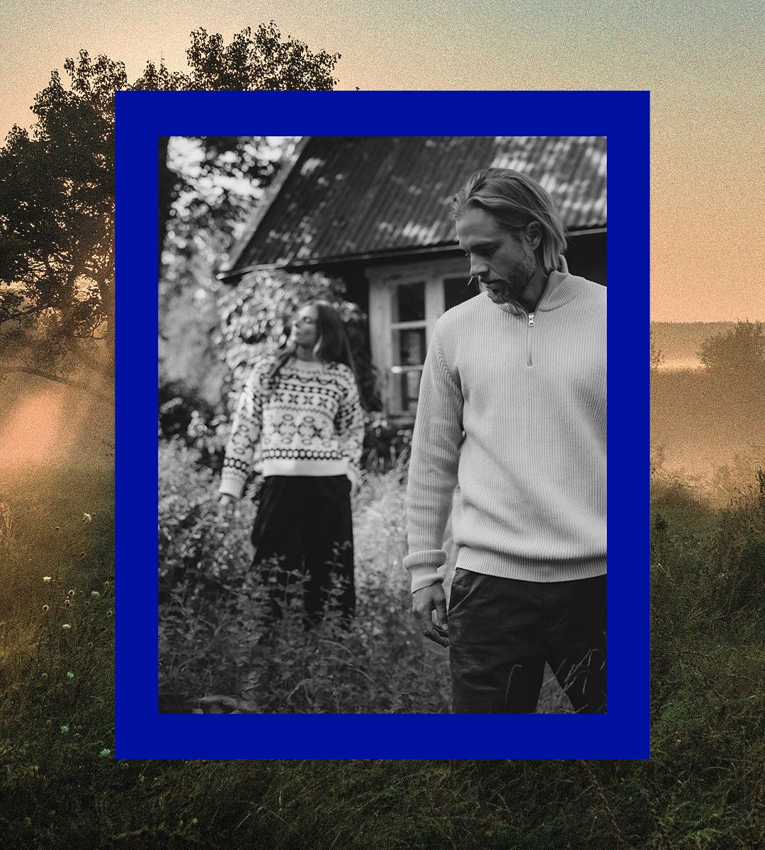 Kvinna och man i stickade plagg som presenteras som nyheter