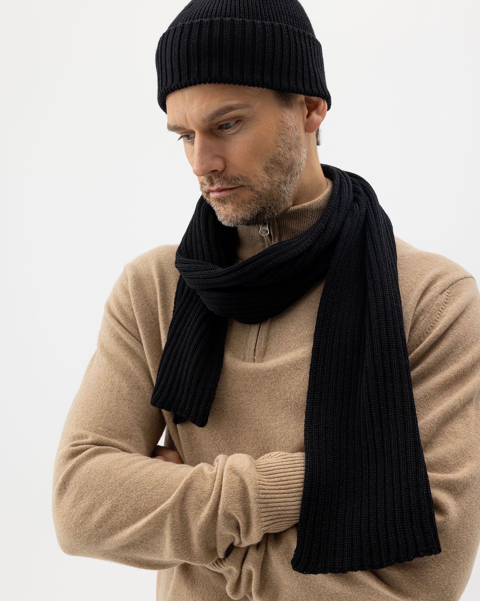 Åland Scarf, Black, One Size Ribbstickad halsduk i 100% extra fin merinoull