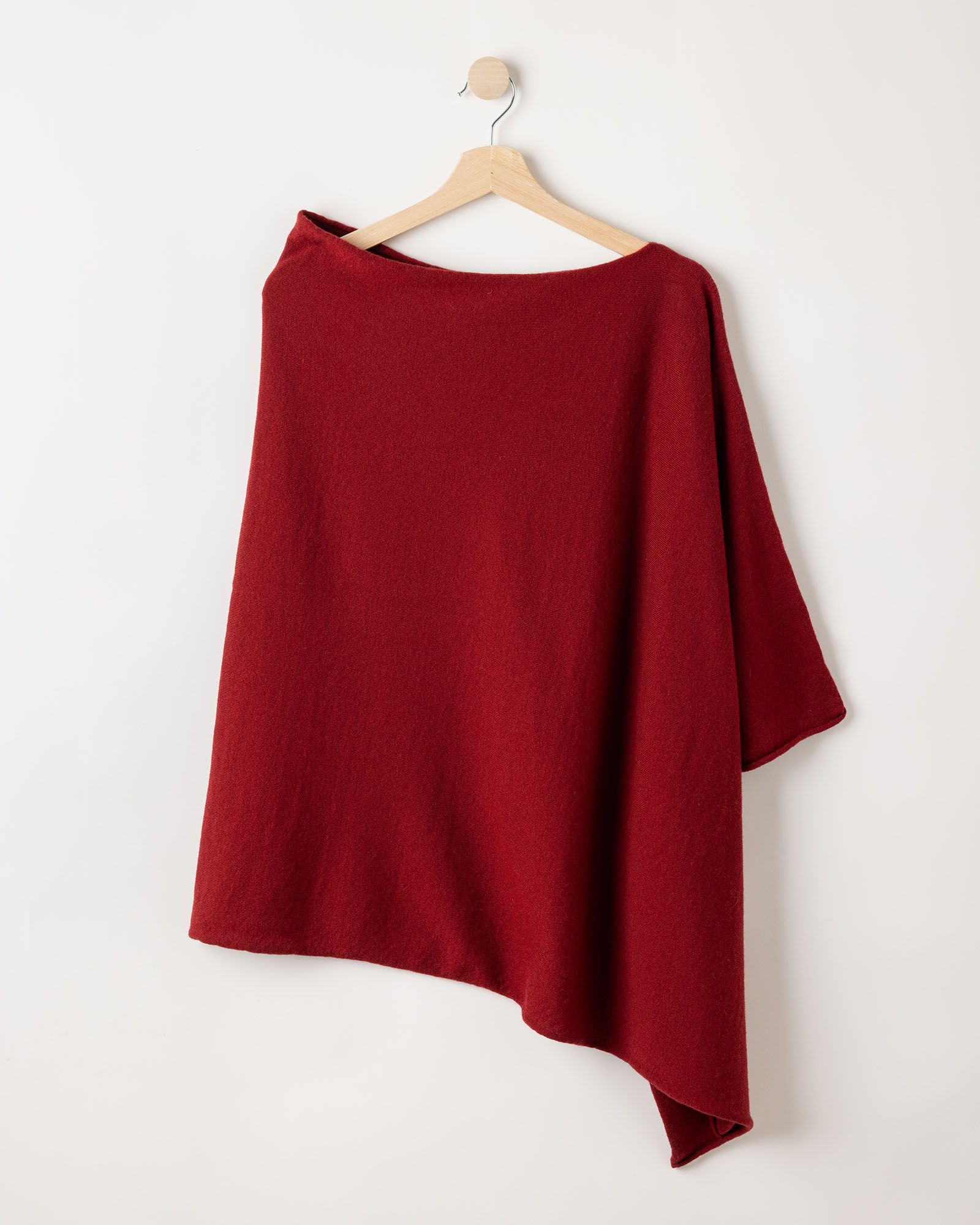 Röd stickad poncho