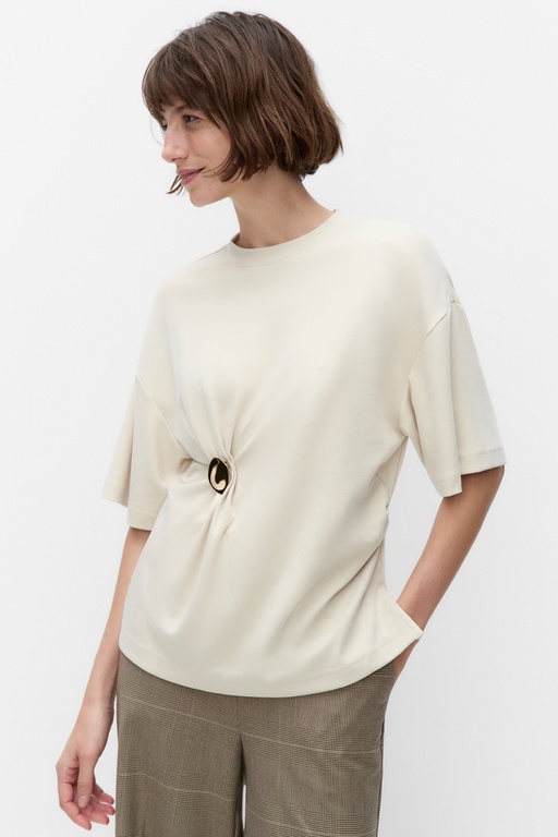 Enora brooch tee SOFT BEIGE