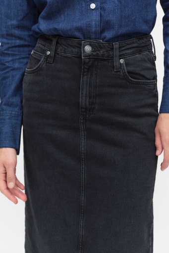 Back slit maxi skirt