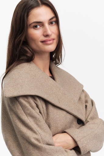 Yunahiw collar coat