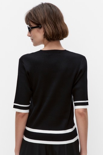 Leenahiw v-neck