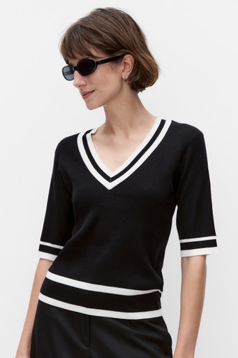 Leenahiw v-neck