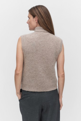 Sparkling knit vest