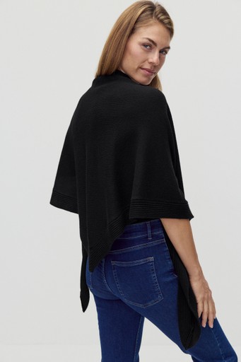 Raya triangle scarf