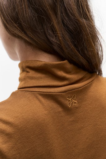 Iris rollneck