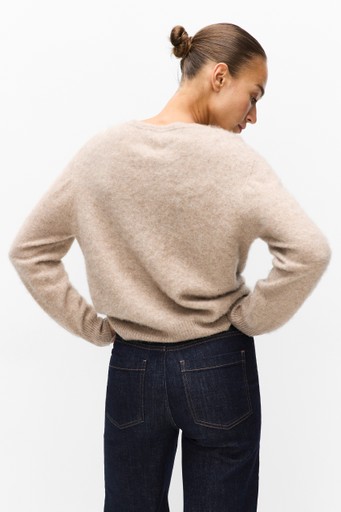 Bianca R-neck sweater