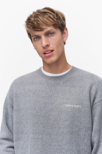 Script knitted crew