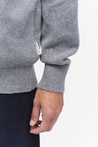Script knitted crew