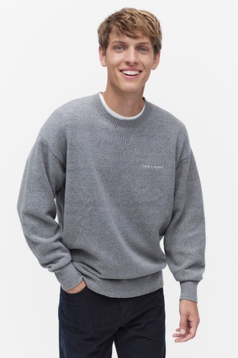 Script knitted crew