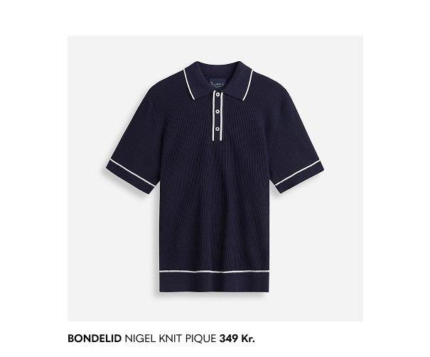 Marineblå strikket polo fra MQ Marqet fra Bondelid med klassisk krave og kontrastdetaljer.