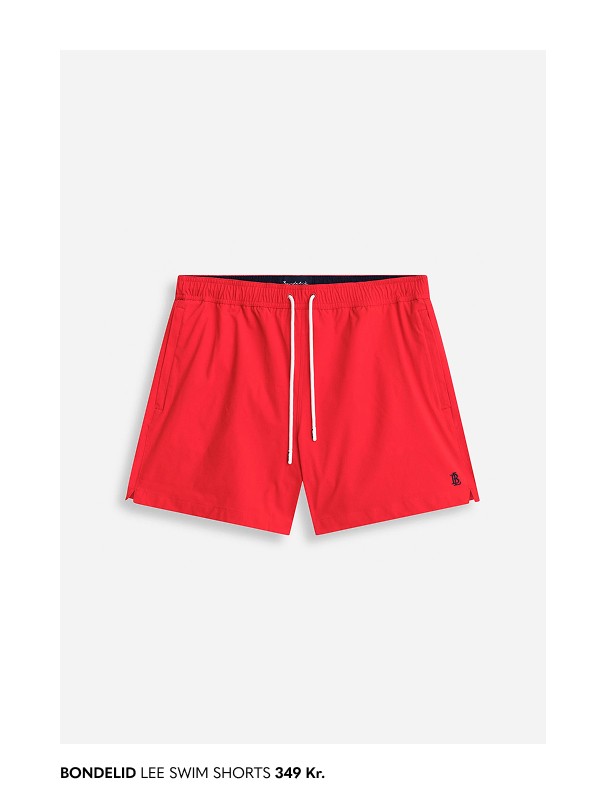 Røde badeshorts fra MQ Marqet fra Bondelid i strækbart ripstop-materiale med lynlåslommer.